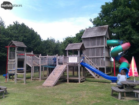 Melsop Farm Park -outdoor play