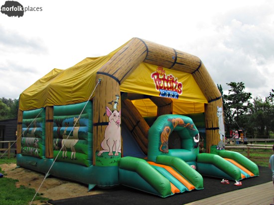 Pettitts - bouncy castle